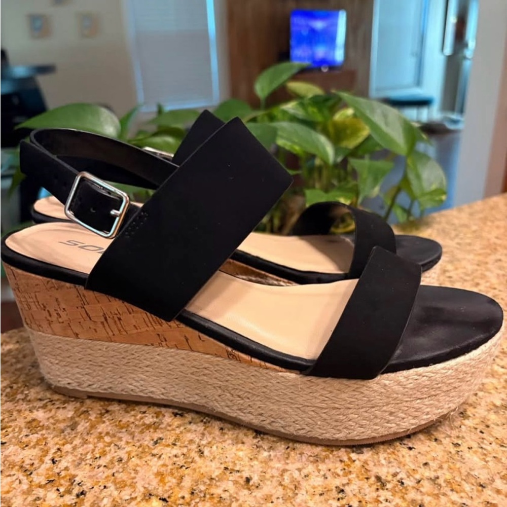Soda Platform Sandals
